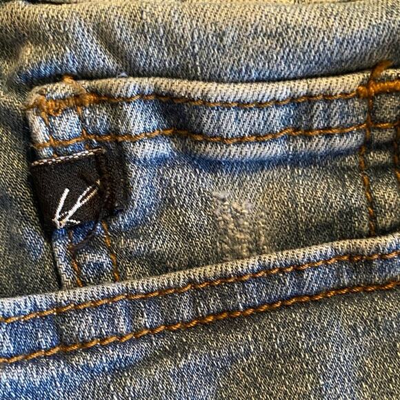 Kancan Jean Shorts Junior’s Size 11 / 27 Rolled Up Distressed Stretch Short - Picture 3 of 8